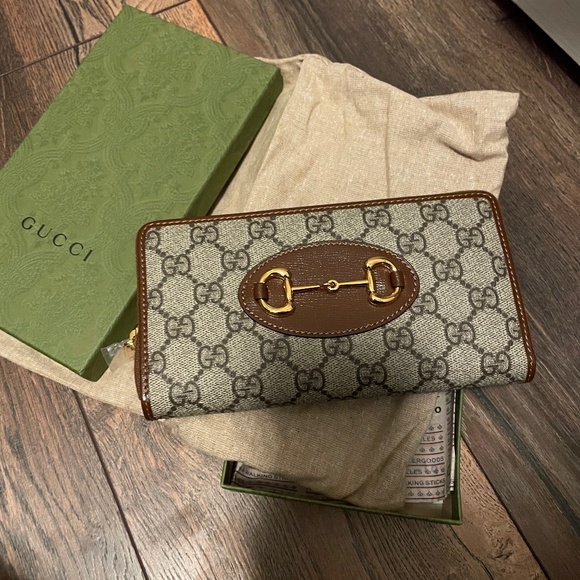 SoLD Gucci Horsebit 1955 zip around wallet - Picture 1 of 4